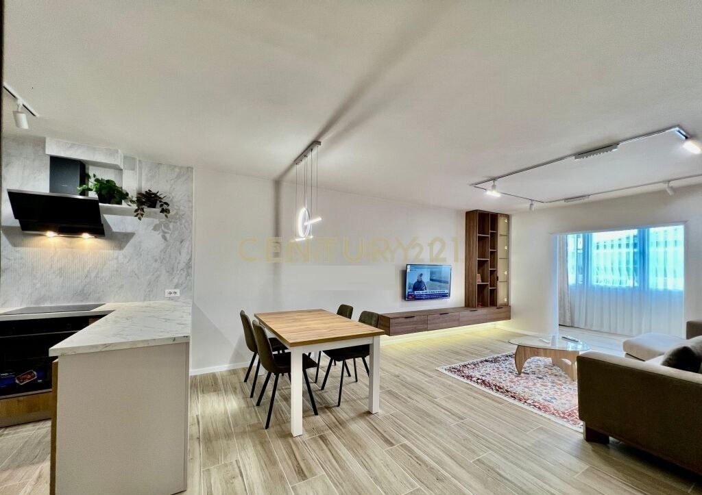 APARTAMENT MODERN 2+1 me OBORR & 2 POSTE PARKIMI