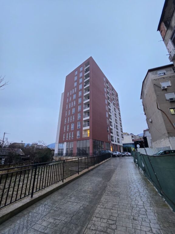 Jepet me Qera Apt 1+1 (+ Bllkn) 100% i Ri 5 min nga Farmacia 10📍 (Fakulteti i Mjeksise) Pallat i Ri V.2025 | 50,000 leke / Muaj 🔥