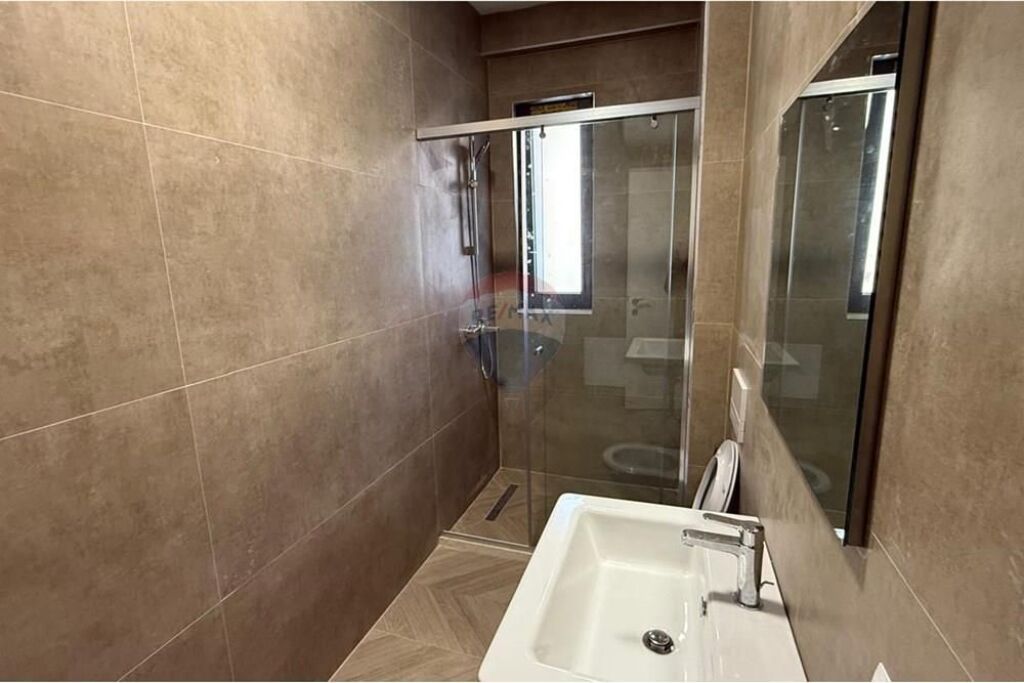 Appartamento 3+1+2 in affitto nella zona di Porcelani molto vicino a TV Klan.