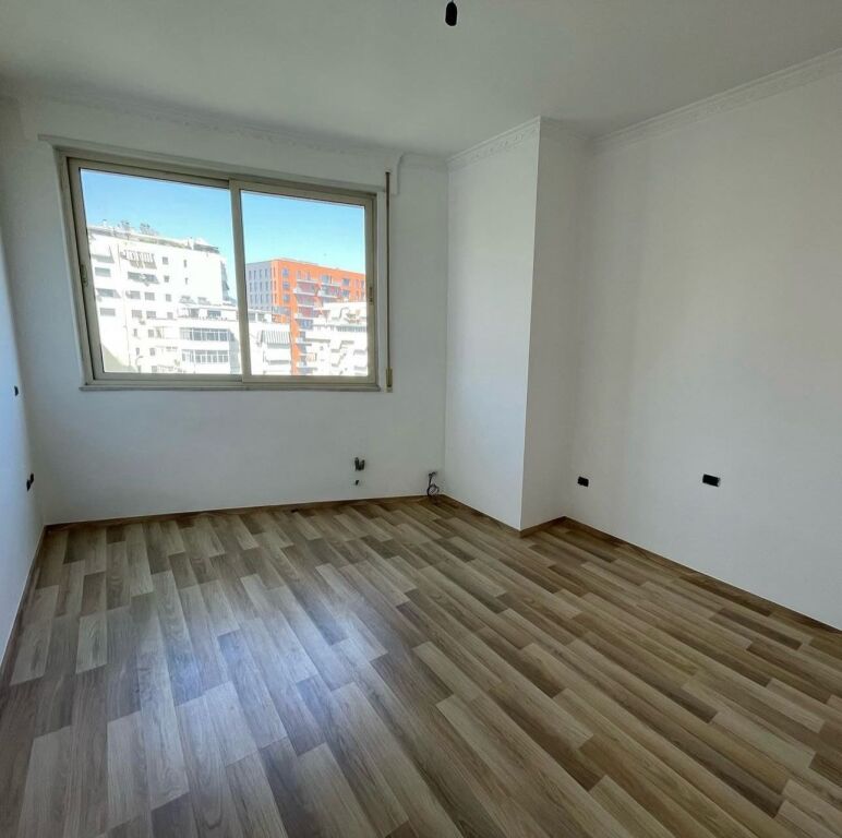 SUPER DEAL!!! For sale in Komuna e Parisit 3+1+2!!