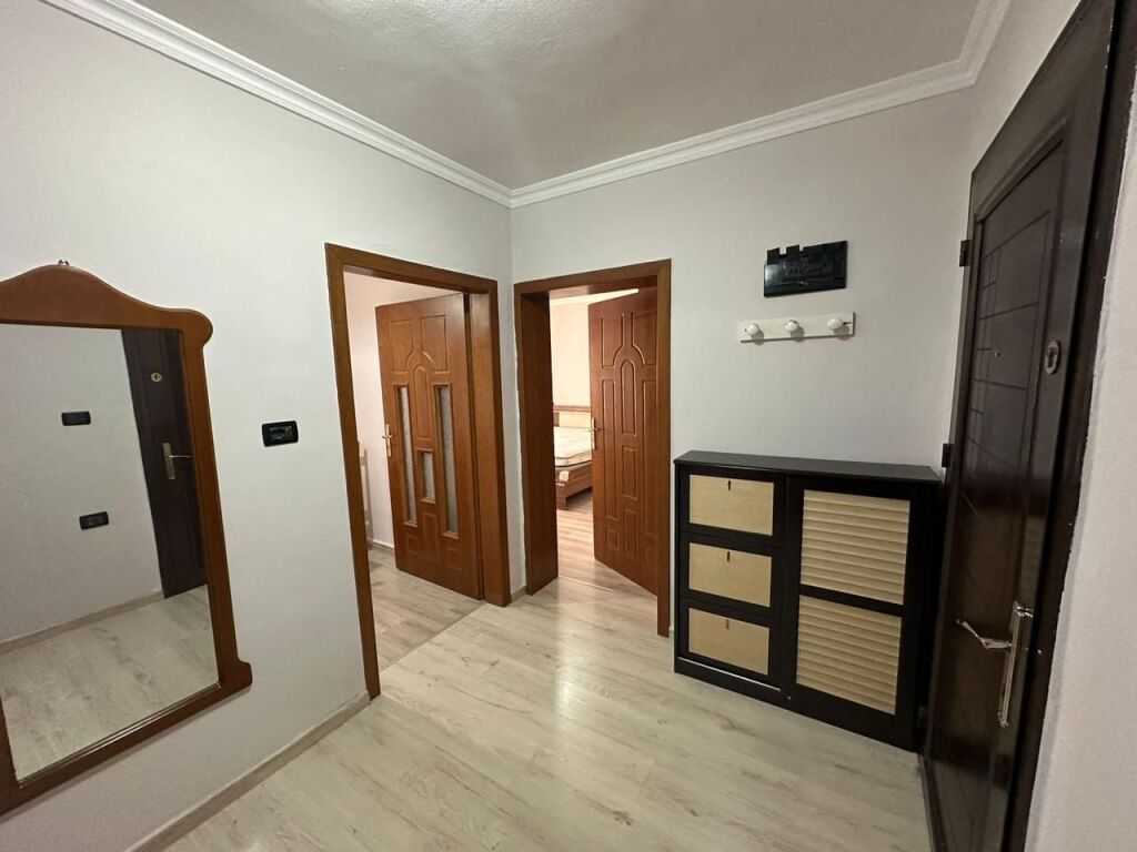 Apartament me qera - Myslym Shyri