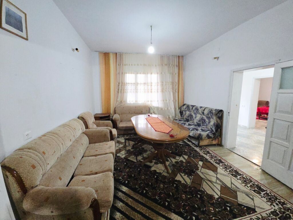 JEPET ME QERA KATI I PARE I NJE VILE PRIVATE NE SHKALLNUR