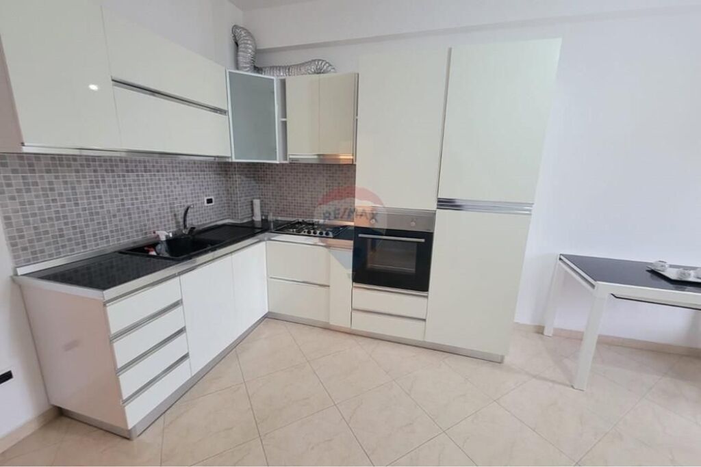 Apartament 2+1+2 per shitje Durres Plazh
