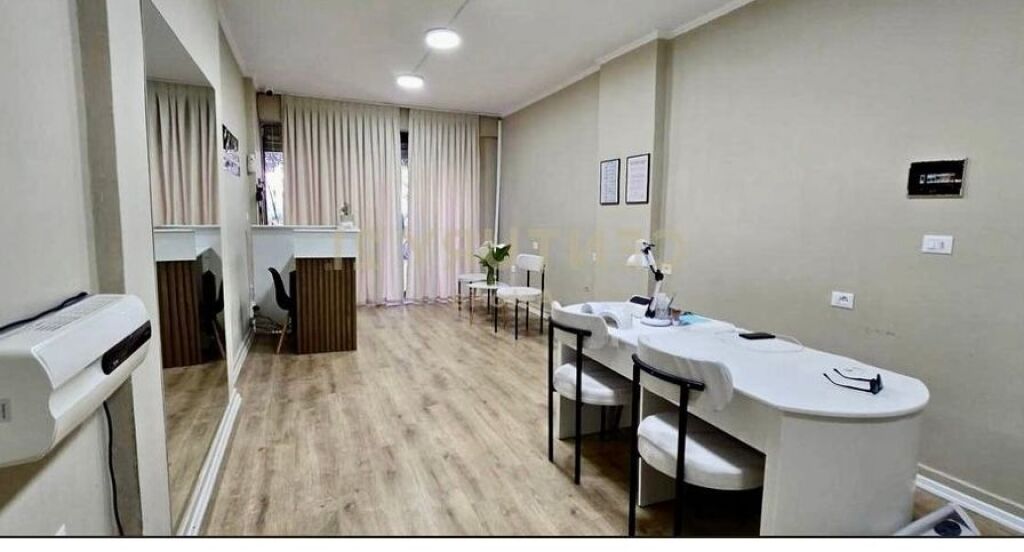 SHITET AMBIENT BIZNESI, KOMUNA E PARISIT. 104,000 €