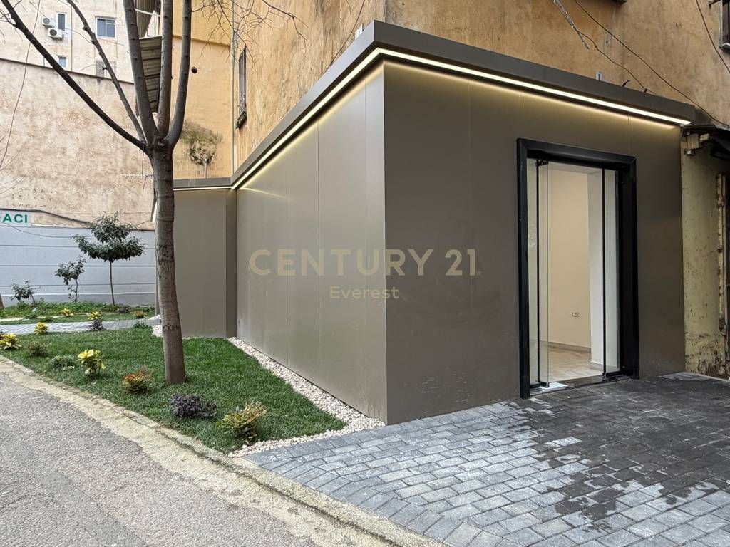 COMMERCIAL SPACE FOR SALE IN XHAMLLIK