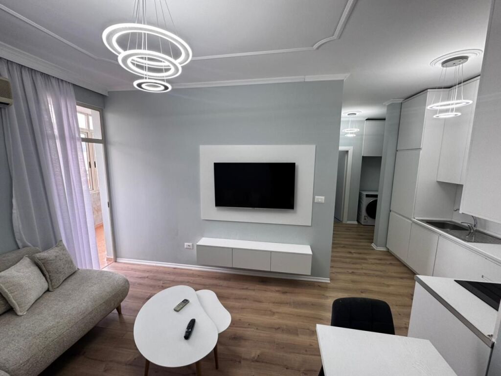 Jepet Apartament me Qera 1+1-Rruga Fortuzi