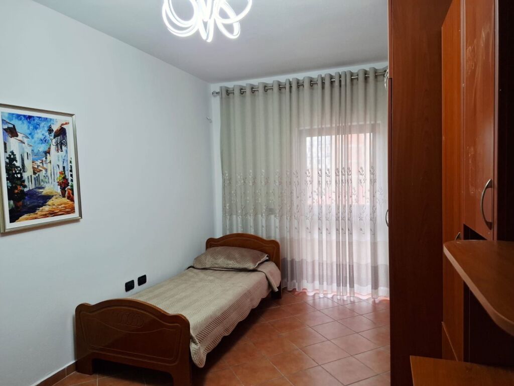 APARTAMENT ME QERA 2+1 RRUGA E KAVAJES 70.000 LEKE