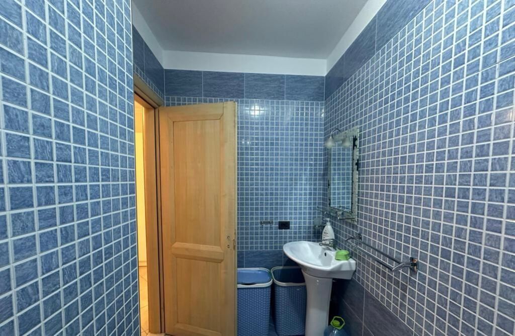 Apartament 2+1 per shitje te Ali Demi