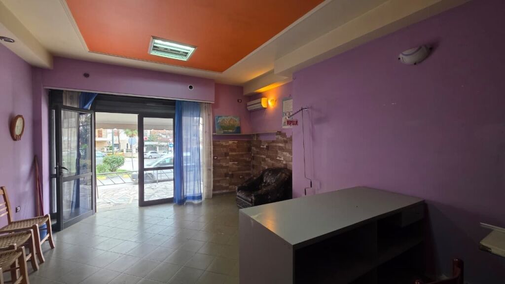 🏬 SHOP FOR RENT – BISHTI I KALLDËRIMIT, VLORË