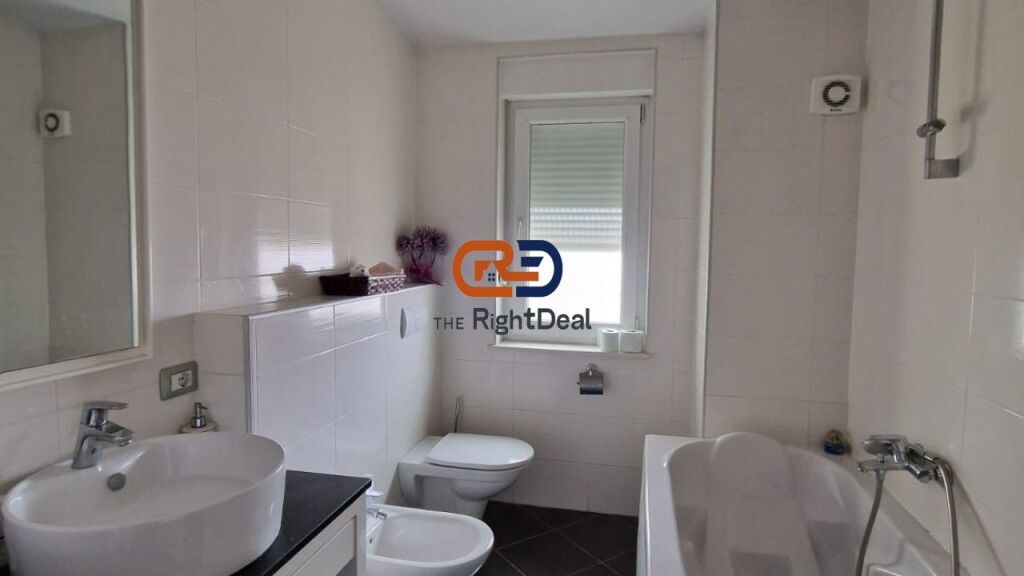 Tek Kompleksi Touch of the Sun, Jepet me Qera Super Penthouse Bashke me Post Parkimi