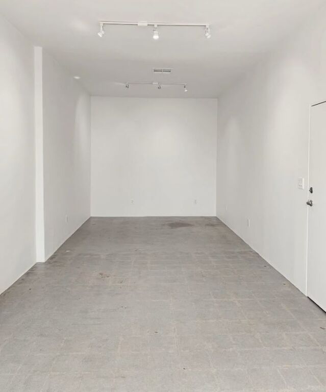 Negozio in vendita sulla via Kongresi i Manastirit vicino alla Pediatria (ID 4171618)
