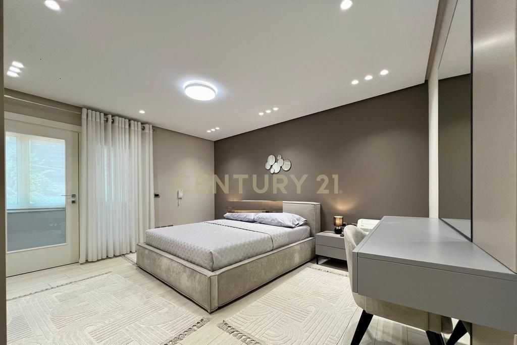 JEPET ME QIRA, APARTAMENT PREMIUM 2+1  QENDËR