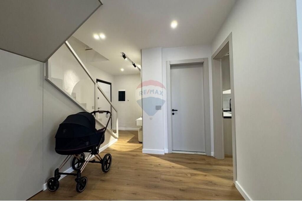 Jepet me Qira Dupleks Tek Kodra e Diellit