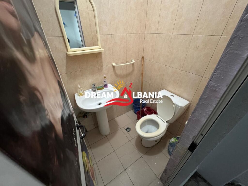 Premises for rent in the Paris Commune area, Tirana (ID 42611405)