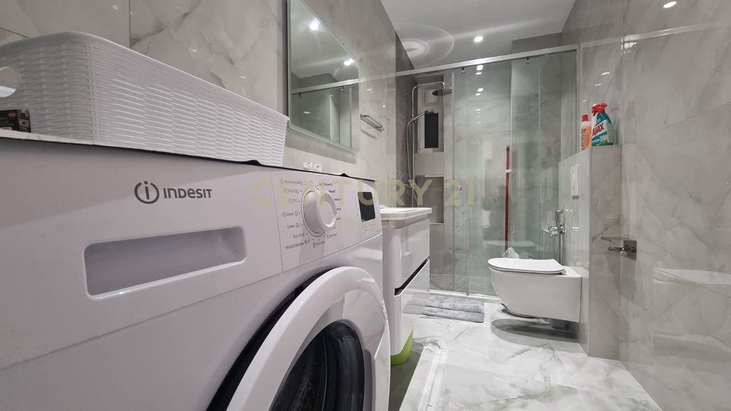 Appartamento 2+1 In Affitto a Komuna e Parisit, Via Medar Shtylla, Tirana - 900€!