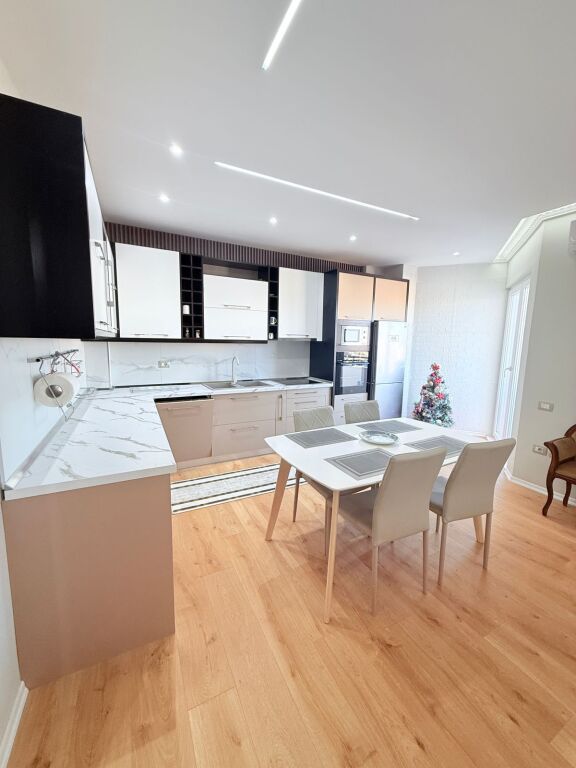 VENDESI APPARTAMENTO 3+1+2 MERCATO INDUSTRIALE,DURRËS