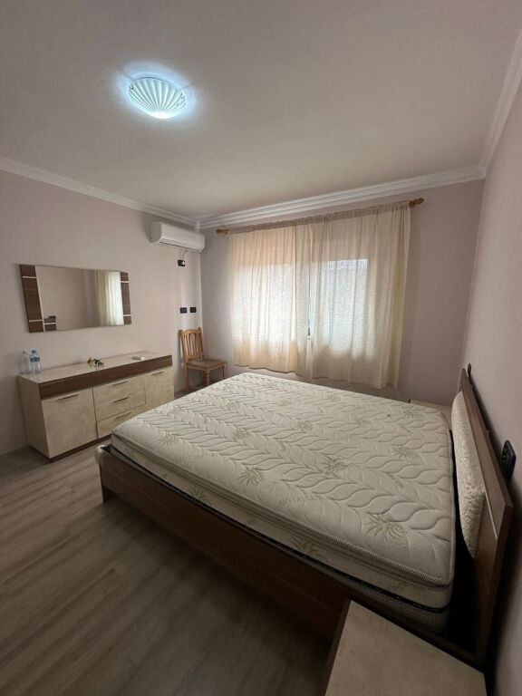 Apartament me qera - Myslym Shyri