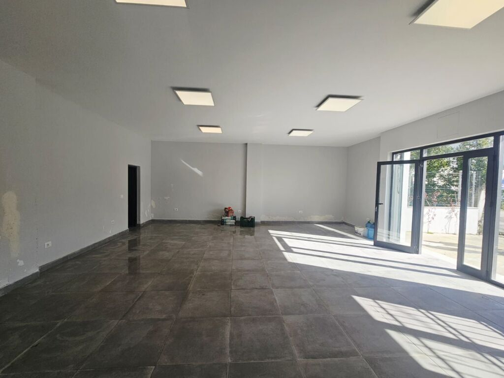 JEPET ME QERA AMBJENT BIZNESI BUZE RRUGE NE PLEPA DURRES