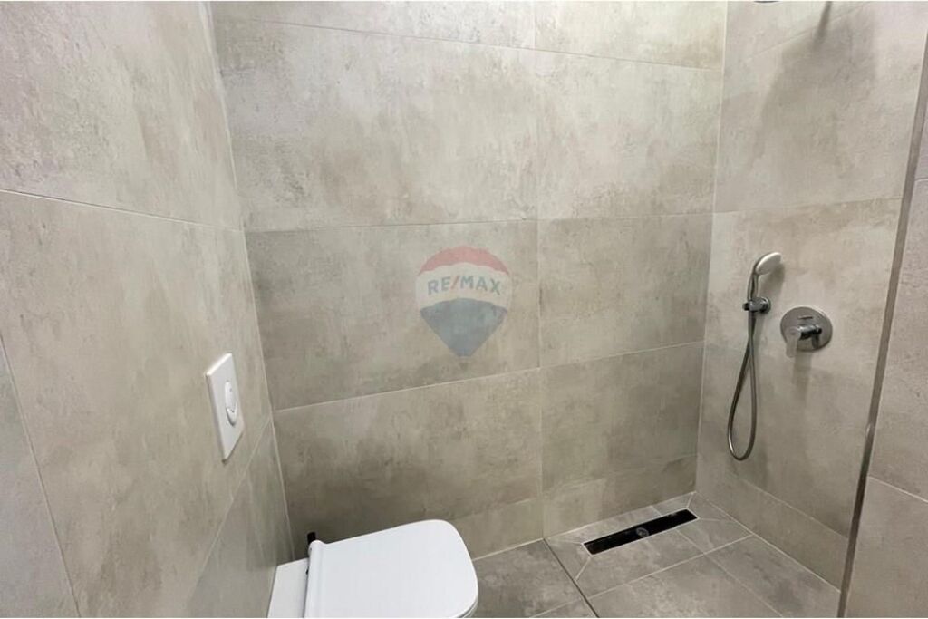 🌊🏡 APARTAMENT 2+1 PËR SHITJE – LUNGOMARE, VLORË