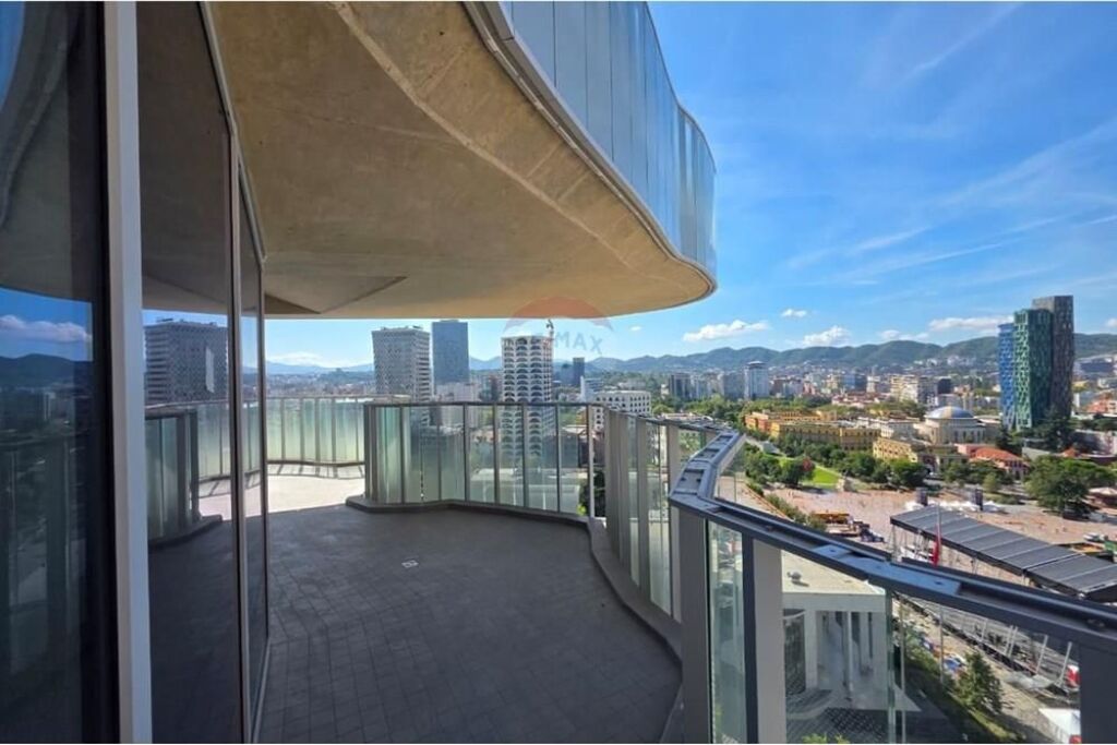 AMBIENTE PER UFFICI PRESSO TIRANA'S ROCK !