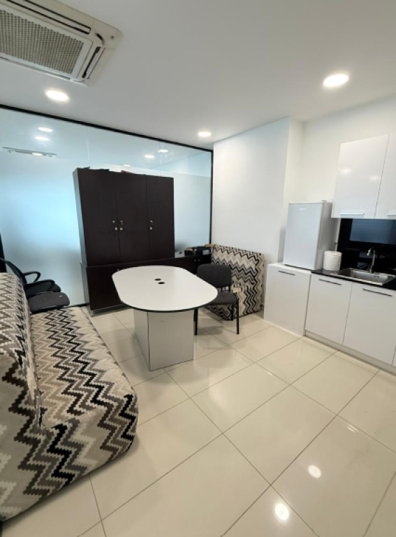 🏢 Ufficio in Affitto – Delijorgji    