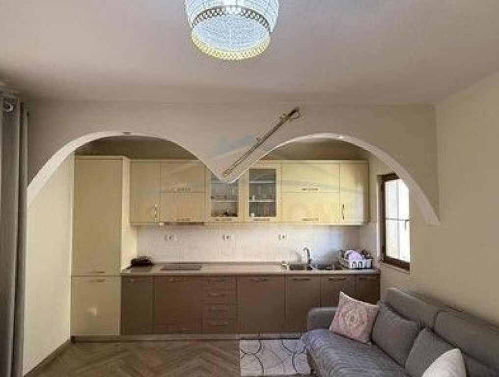 Affitto, Appartamento 1+1+Posto Auto, Via 5 Maji, Tirana