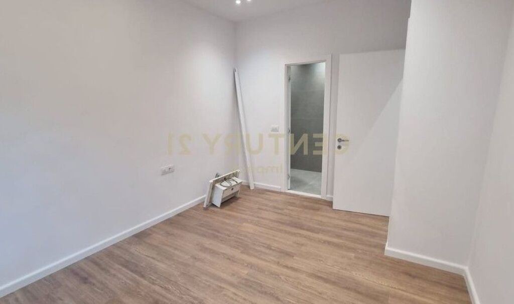 Appartamento 2+1+2 in Vendita nel Giardino Botanico Zoologico, Tirana