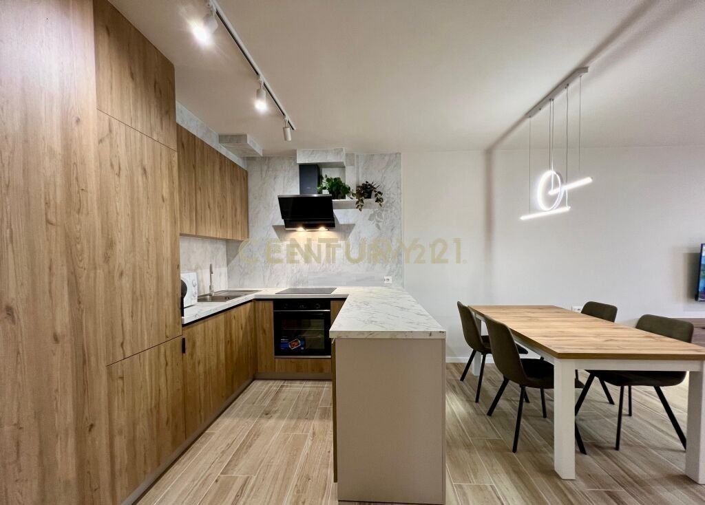 APARTAMENT MODERN 2+1 me OBORR & 2 POSTE PARKIMI