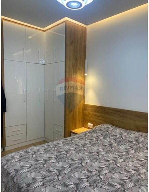 Jepet me Qira Apartament 1+1 te Liqeni i Thate