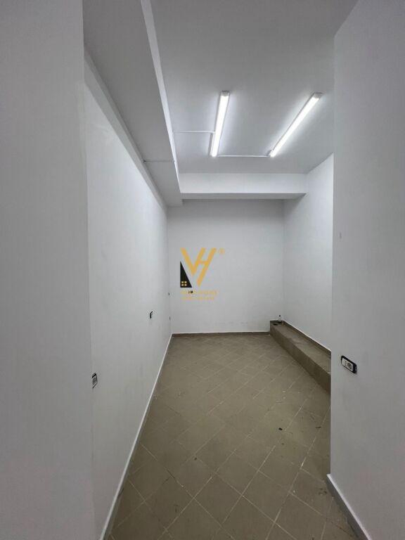 SHOP FOR RENT 22 M2 NEAR THE BOTANICAL GARDEN 37,000 LEKE