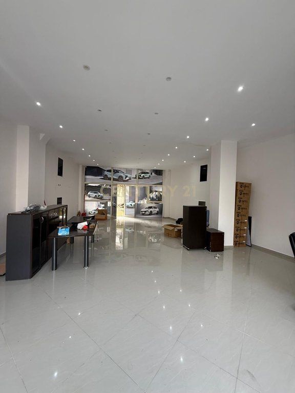 COMMERCIAL SPACE FOR SALE ON FLOOR 0 AT DRY LAKE