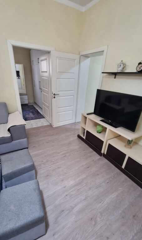 APARTAMENT ME QERA 2+1 21 DHJETORI 60.000 LEKE