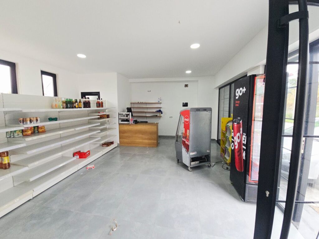 BUSINESS PREMISES FOR RENT BY THE ROAD IN SHKALLNUR DURRES