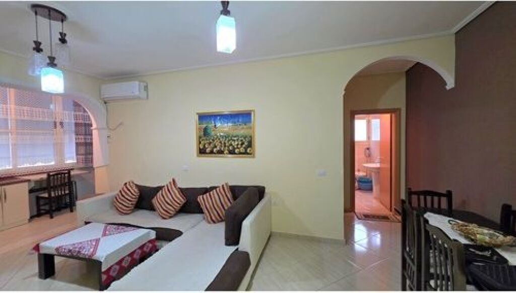 Apartament 1+1 tek Kisha Ortodokse ne shitje,Vlore