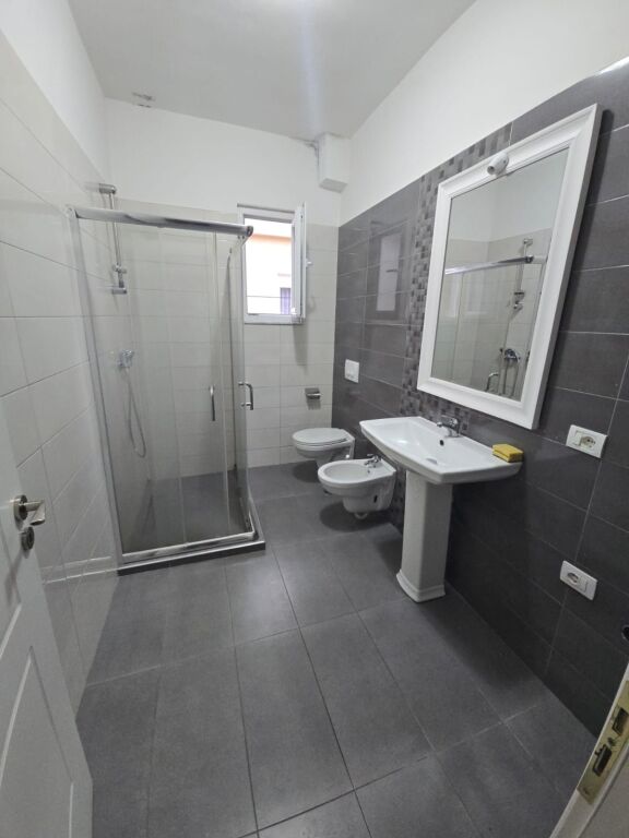 APARTAMENT 2+1 PER QERA PRANE SHKOLLES MARIE KAÇULINI, DURRËS