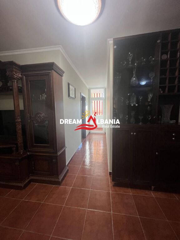 Apartment 3+1 at Komuna e Parisit near the "Kika 1" Complex in Tirana (ID 4231352)