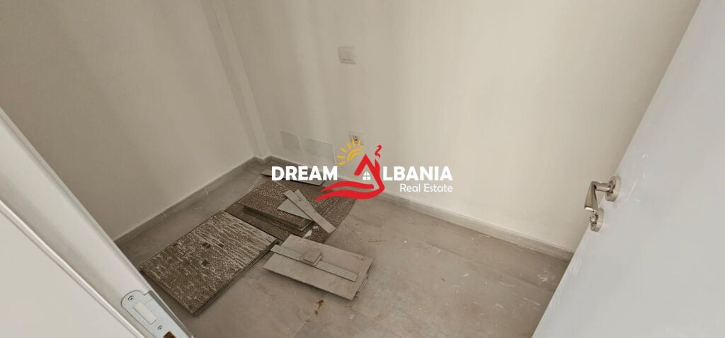 Jepet me qera ambient njesi biznesi/dyqan ne rrugen e Barrikadave (ID 42711153)