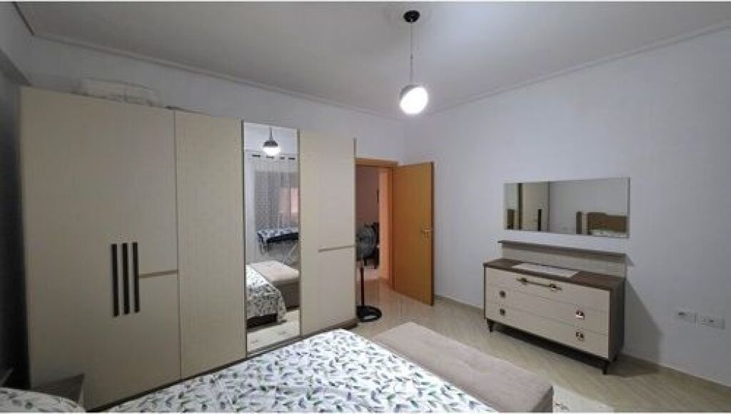Apartament 1+1 tek Kisha Ortodokse ne shitje,Vlore