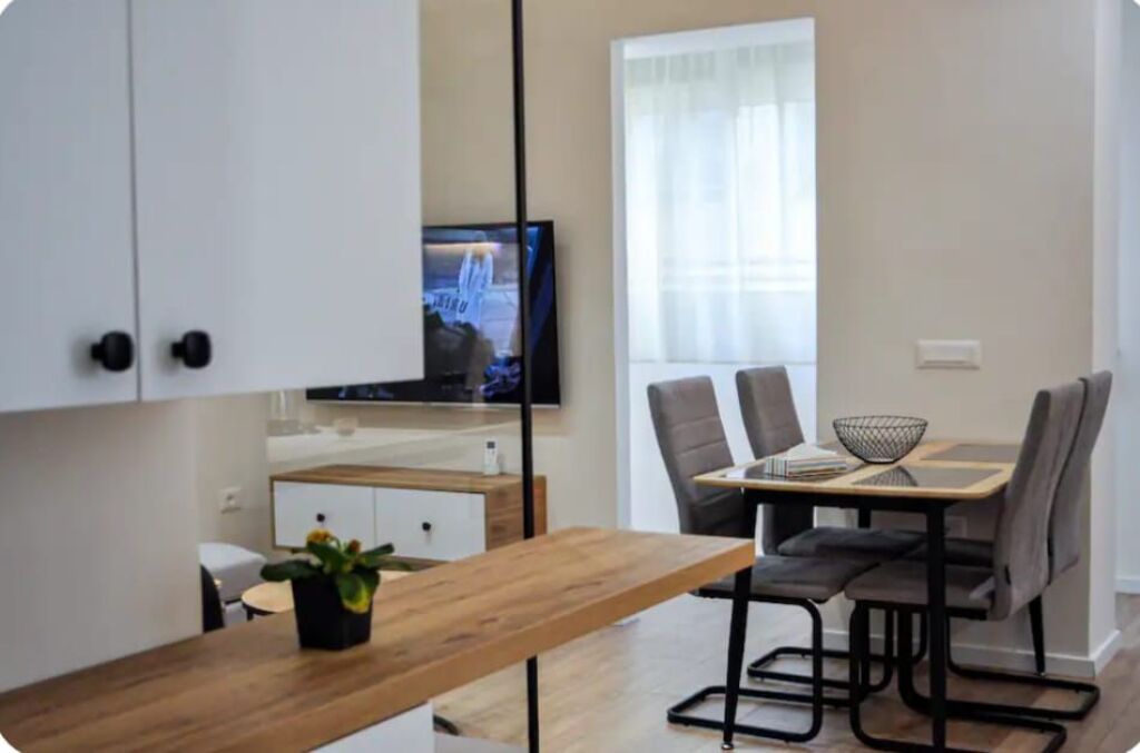 Opposite the Ministry of Foreign Affairs, “Bajram Curri” Boulevard, a furnished 2+1 apartment is for rent, 70,000 Leke