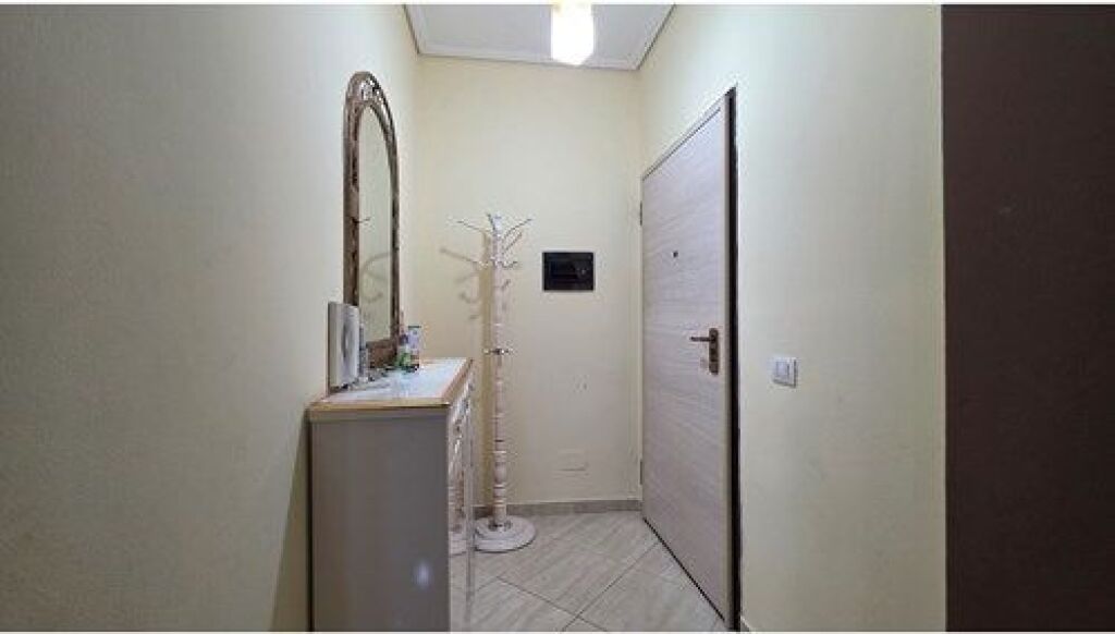 Apartament 1+1 tek Kisha Ortodokse ne shitje,Vlore