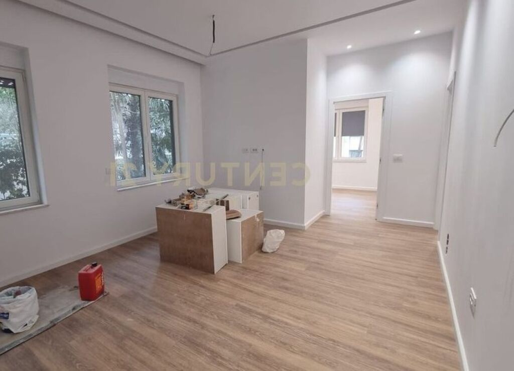 Appartamento 2+1+2 in Vendita nel Giardino Botanico Zoologico, Tirana