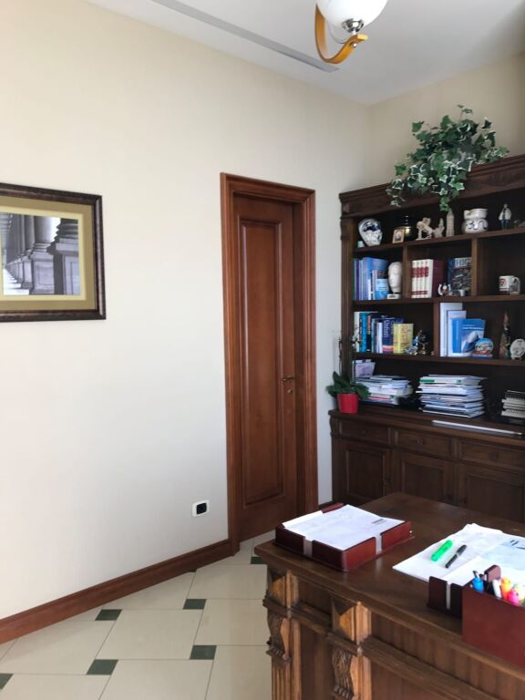 VENDITA AMBIENTE COMMERCIALE EDIFICIO FLY, DURAZZO