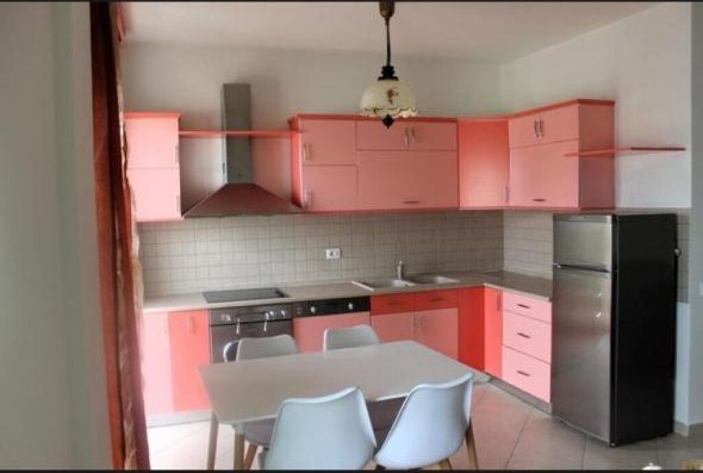 APARTAMENT ME QERA 2+1+2 RRUGA E KAVAJES 750 EURO