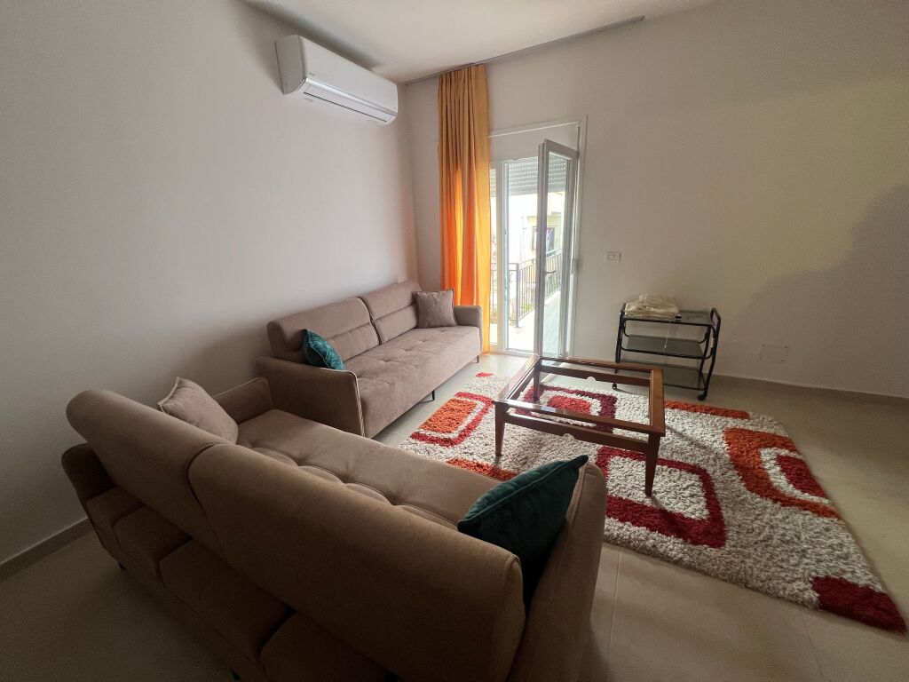 1+1 For Rent, Astir, Bar Artisti