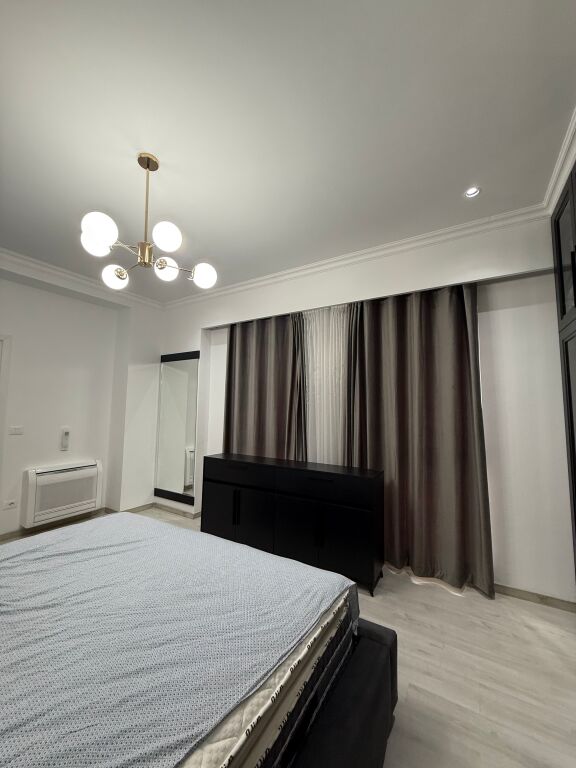 🏠JEPET ME QIRA Apartament Modern 2+1+2bllk 📍Tirana Garden Building, Rruga e Kavajes 🏢Pallat i ri me ashensor  🛋️Arredim i ri &amp; modern 📐Sip. 120m2  💶 Çmimi: 1500€    