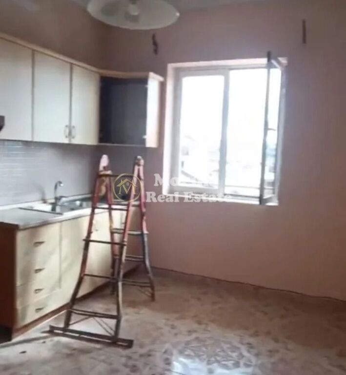 Qera | Shtëpi private 1 + 1 | Oxhaku | 300 €/muaj