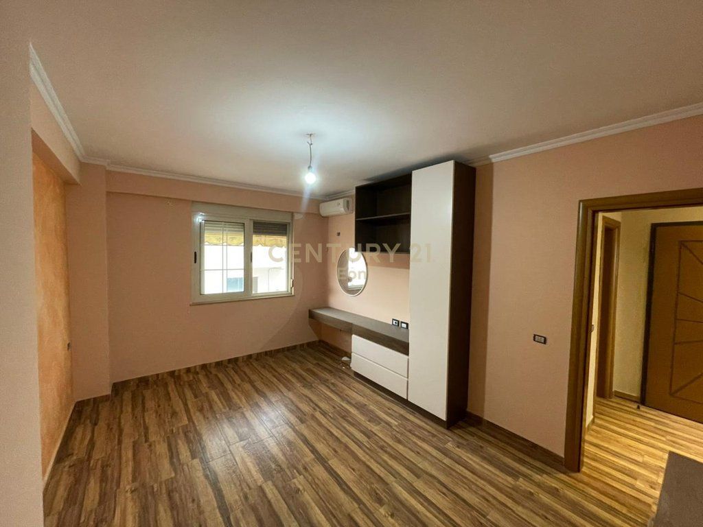 SHITET APARTAMENT 2+1 PRANE KAZAZIT NE DURRES!