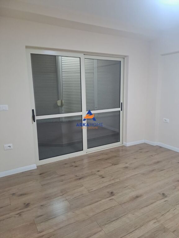 JEPET ME QERA APARTAMENT 2+1+1 " 9-KATËSHE " 900 €