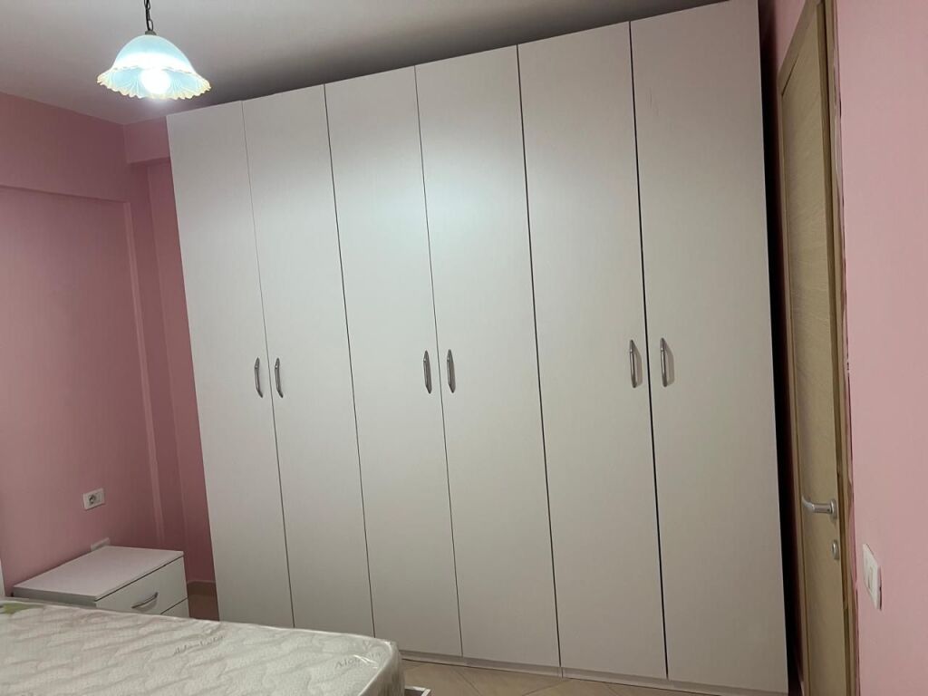 APARTAMENT 1+1 PER QIRA TEK LIQENI I THATE !