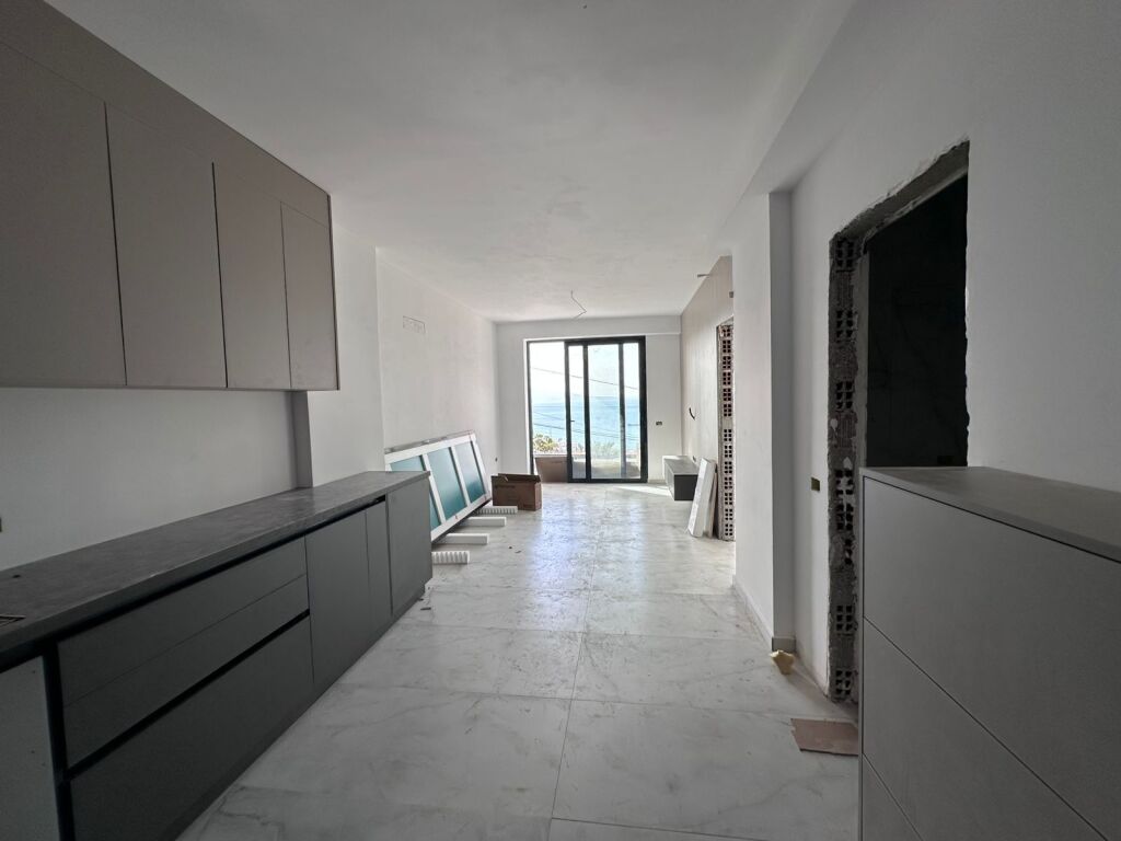 Sarande shitje Apartament me pamje  